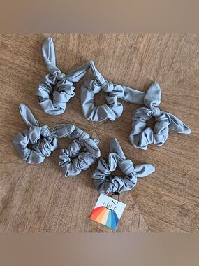 ANDI Grey Bow Scrunchie, Six Items